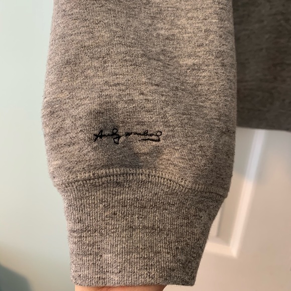 uniqlo Mickey Mouse sweatshirts - Picture 4 of 4